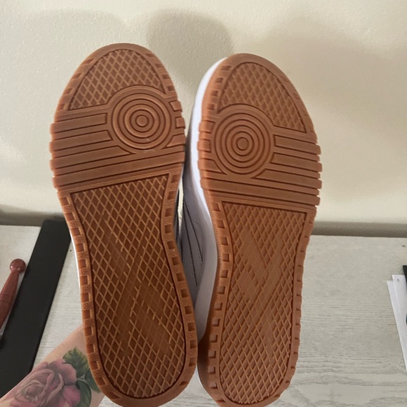 White Reebok - Picture 3 of 4